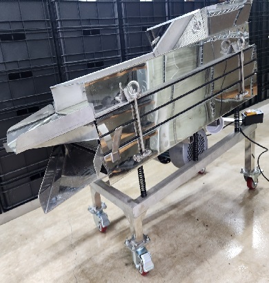 Insect size sorterOur Insect Sorting Machine is designed to automatically separate insects by size and remove debris or feed residue.
It greatly reduces manual labor and improves efficiency in large-scale insect farming operations.